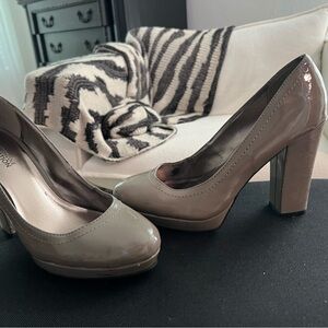 Kenneth Cole SZ9, Patent Leather Pump Shoes, Good Condition